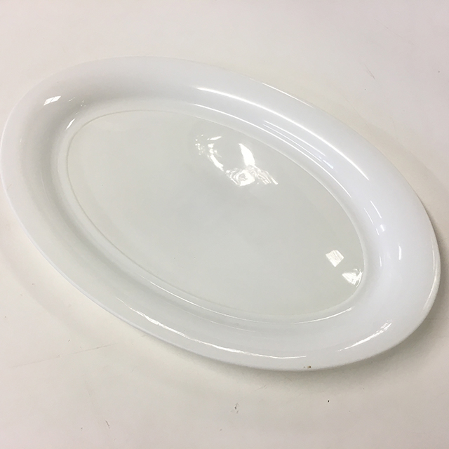 PLATTER, White Plastic - Medium Oval